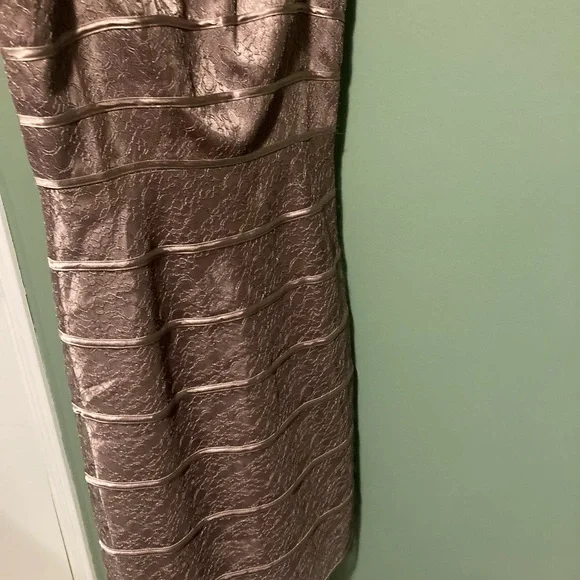 JS Collections Textured Dress - Picture 1 of 8